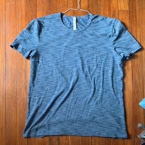 Soft Men's XL Blue lululemon short sleeve shirt